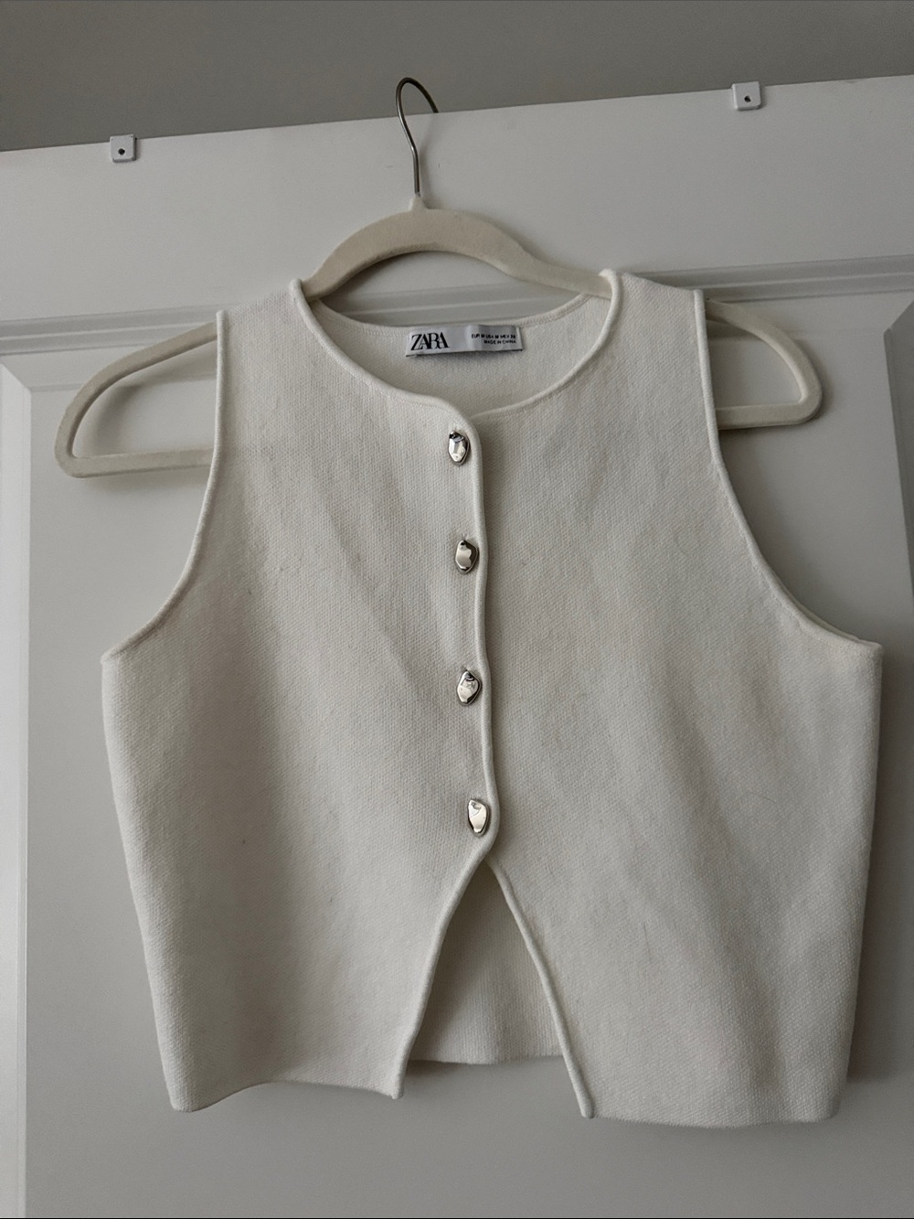 ZARA Cream Sleeveless Knit Button-Front Cropped Vest
